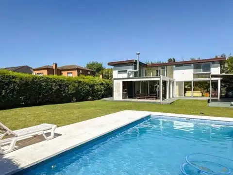 CASA EN VENTA 6 AMBIENTES CON PILETA Y AMARRA – SAN ISIDRO LABRADOR, VILLANUEVA