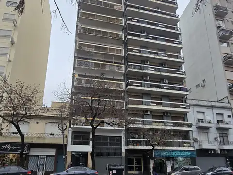 DEPARTAMENTO 2 AMBIENTES EN VENTA CON PATIO MUY LUMINOSO ,MUY BUEN ESTADO