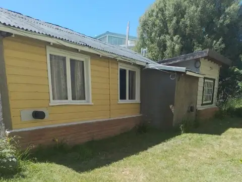 Propiedad con cabaña, ideal inversión en zona con actividades comerciales