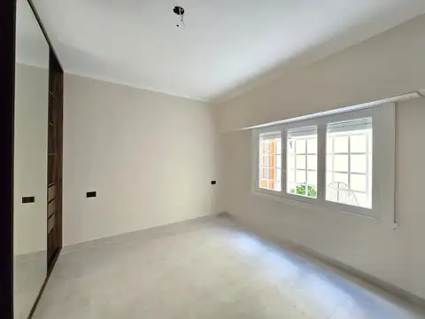 VENTA CHALET 4 AMBIENTES RECICLADO CON GARAGE PARA 2 VEHÍCULOS, BARRIO SAN JOSÉ