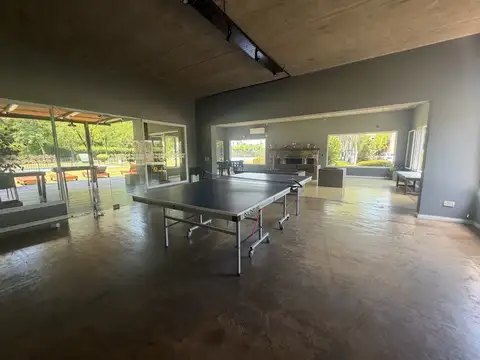 Casa en Venta con 4 cocheras