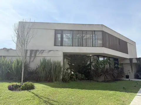 Casa en Venta en Las Golondrinas 3 dormitorios, Hudson 100