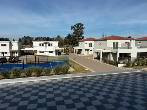 Casa Dúplex  en Venta en Chic Village, La Lonja, Pilar