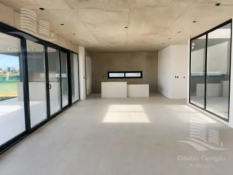Casa en Venta con 4 cocheras