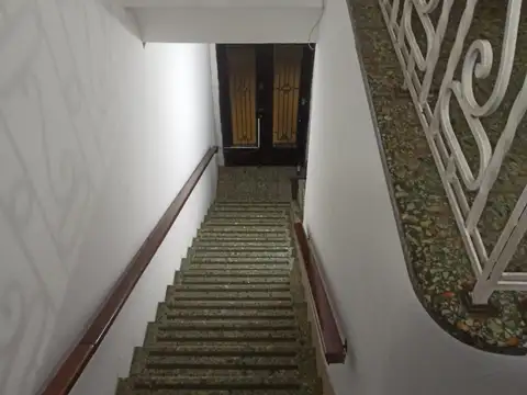 OPORTUNIDAD AMPLIO SALON CON DEPARTAMENTO EN PLANTA  ALTA