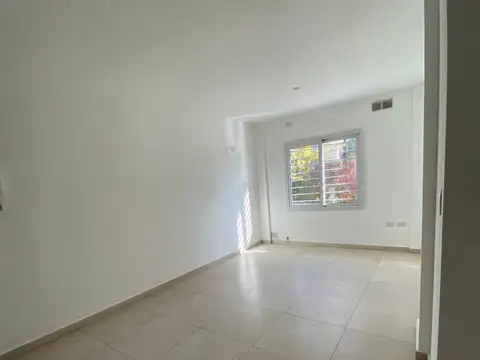 Estados Unidos 100, Piso 1