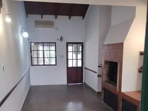 Casa en Alquiler con 1 cochera