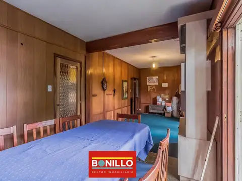 Casa 7 ambientes con 2 baños