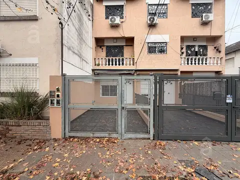 Departamento en Venta en Villa Ballester- 2 Ambientes con entrada para auto- Zona céntrica