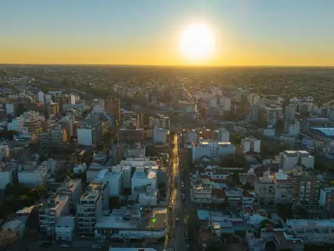 Gral. Bartolome Mitre al 2400, 2° Piso, Castelar Centro - Lado Sur