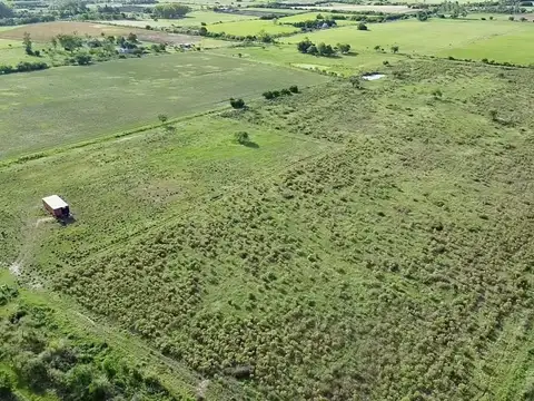 Chacra 9 ha con 2 contenedores a orillas PORVENIR