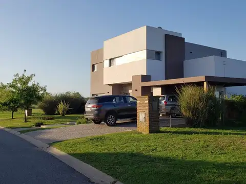 CASA DÚPLEX CANTON NORTE