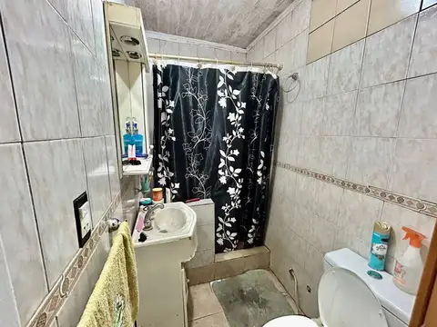 Casa 4 ambientes con 1 baño