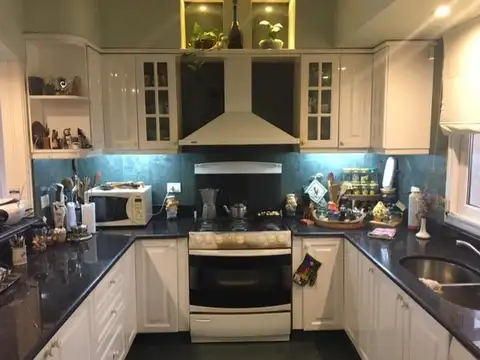 Excelente chalet en  Barrio cerrado Village