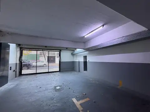 ESPACIO GUARDACOCHE EN PLANTA BAJA EN EDIFICIO.