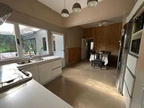 Castelar Norte chalet 6 ambientes en Venta A nuevo! acepta p