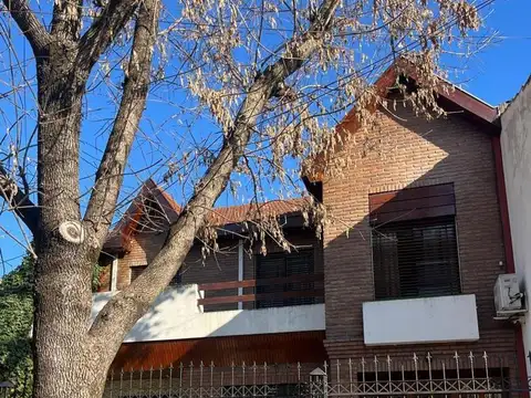 Castelar Norte chalet 6 ambientes en Venta A nuevo! acepta p