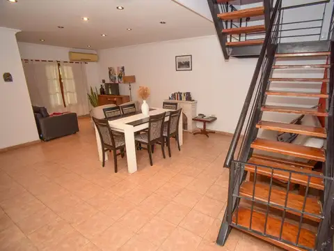 Casa 5 ambientes con 2 baños
