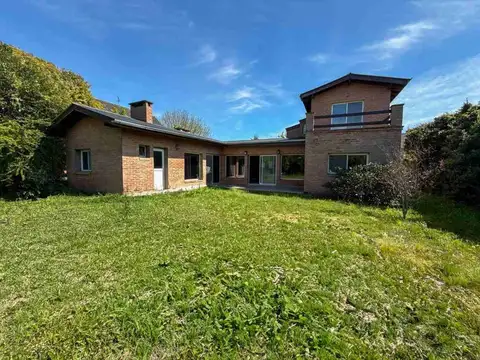 Casa 6 ambientes con 3 baños