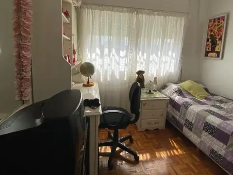 4 AMBIENTES LUMINOSO BALCÓN Y COCHERA - 2 BAÑOS.