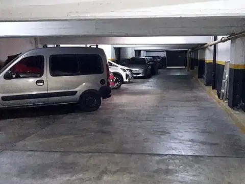 COCHERA FIJA CUBIERTA EN PLANTA BAJA EN DON BOSCO AL 3200