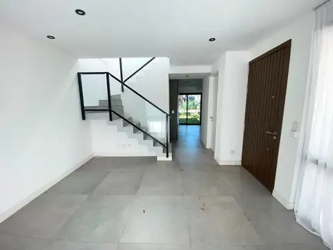 Casa 4 ambientes con 3 baños