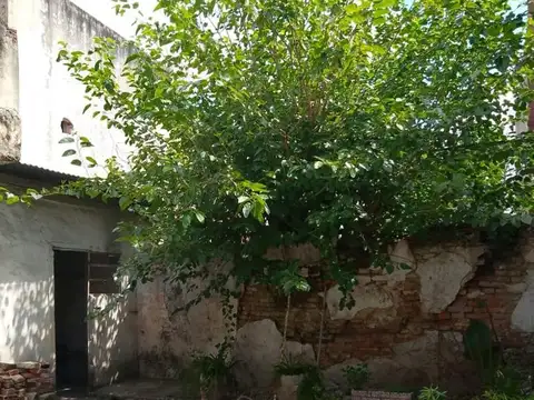 TIPO CASA PH CON ENTRADA INDEPENDIENTE A REFACCIONAR