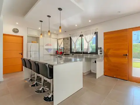 Venta casa con jardin y pileta en la Josefina