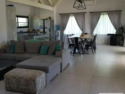 Casa en Alquiler - 5 Dormitorios 4 Baños - 1000mts - Ezeiza