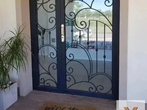 Casa en Alquiler - 5 Dormitorios 4 Baños - 1000mts - Ezeiza
