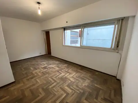 Alquilo departamento 2 ambientes 40m2 c/cocina independiente y lavadero. Muy luminoso.-