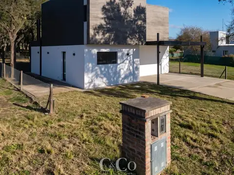 Casa en Venta con 1 cochera
