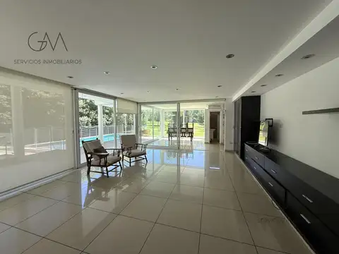 Casa 5 ambientes con 4 baños