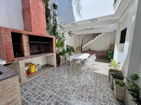 VENTA PH 5 DORMITORIOS 2 PATIOS PURA LUZ Y CALIDAD