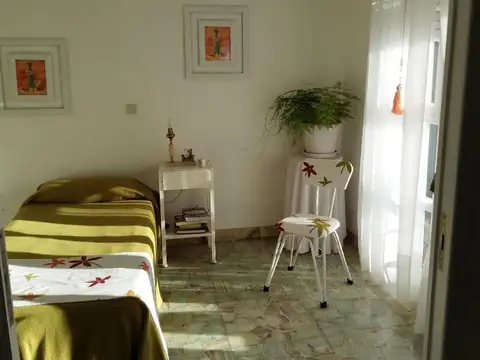 Avenida Yrigoyen e/ Aveleyra y Garralda