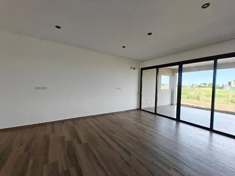 Casa en Venta en Pilar Del Este, USD 200.000