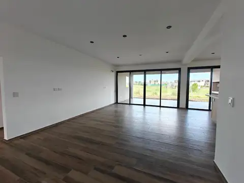 Casa 5 ambientes con 3 baños
