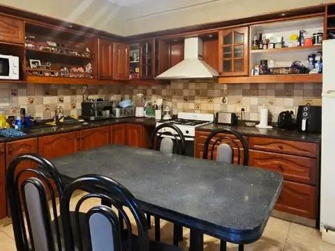ph 4 amb. mas departamento en Venta San Justo.-