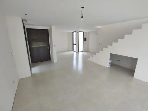 Casa 4 ambientes con 3 baños