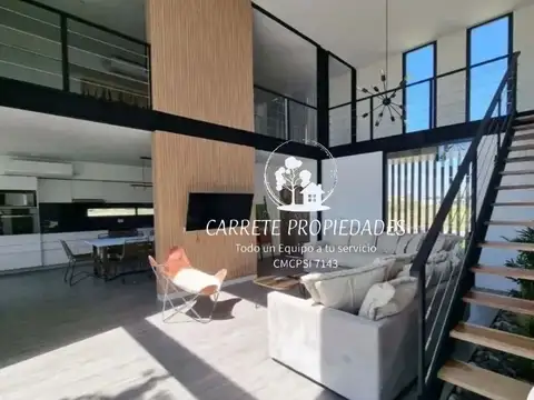 Casa en Venta con 2 cocheras
