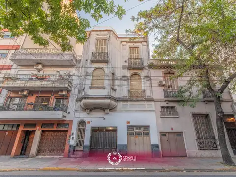 Venta casa 8 ambientes patios 5 baños terraza garage 314M² sobre terreno USAA de 127M² San Cristóbal