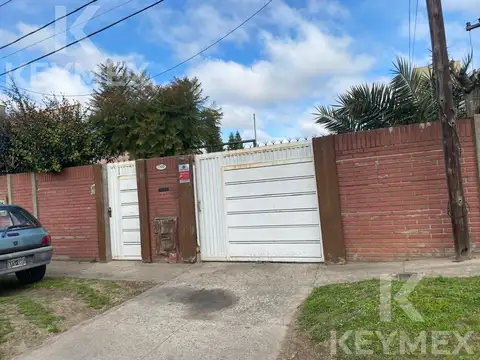 Casa en venta en  lote de 10 x40 Ringuelet