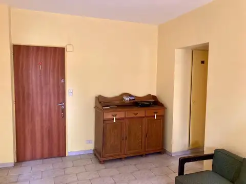 Departamento de 2 ambientes con amplia terraza contra frente muy buena ubicacion