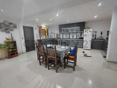 Casa 5 ambientes con 2 baños