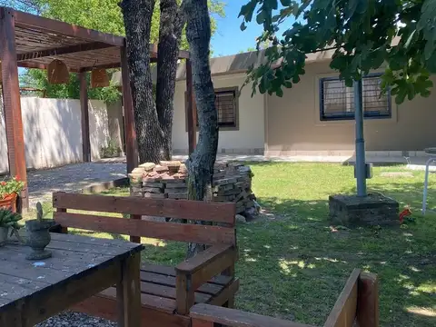Casa en Alquiler con 1 cochera
