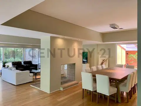 Casa 6 ambientes con 5 baños