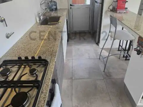 Casa en Alquiler con 2 cocheras