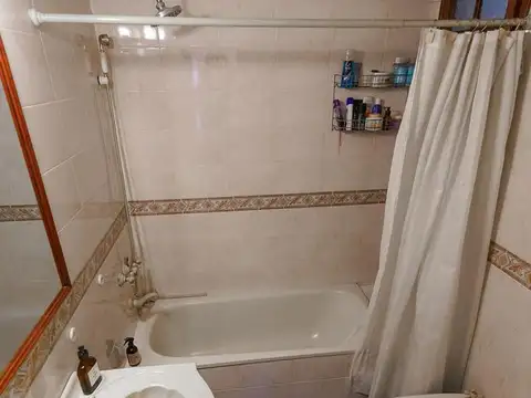 Casa 8 ambientes con 3 baños