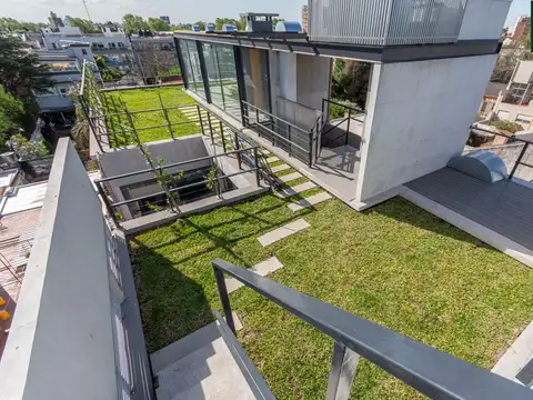4 ambientes + 3 cocheras | Parrilla propia. Desarrollo