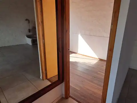 Casa en Alquiler con 2 cocheras